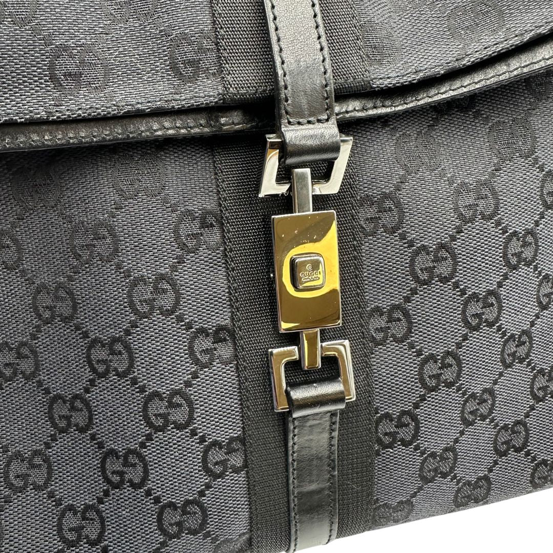 chiusura Borsa Gucci in tessuto GG nero con finiture in pelle tono su tono 