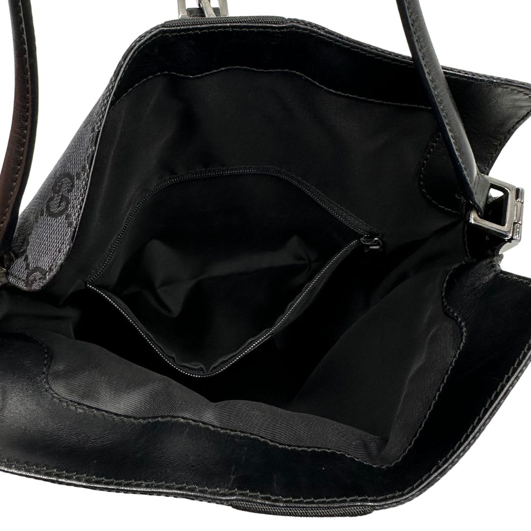 interno Borsa Gucci in tessuto GG nero con finiture in pelle tono su tono 