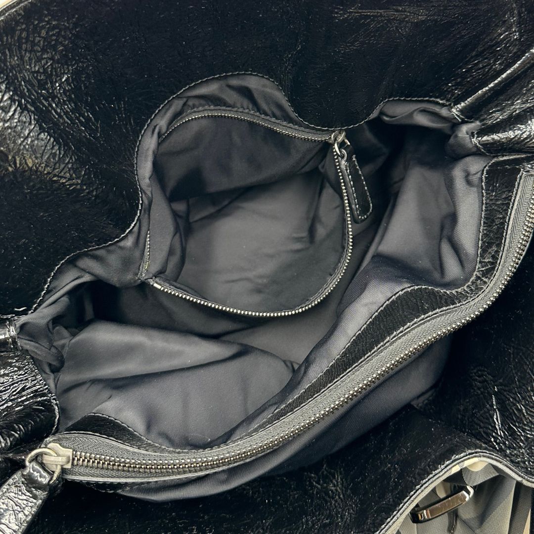 interno  Borsa Burberry in tessuto tartan e finiture in pelle verniciata nera, di lusso, originale, ottime condizioni. 