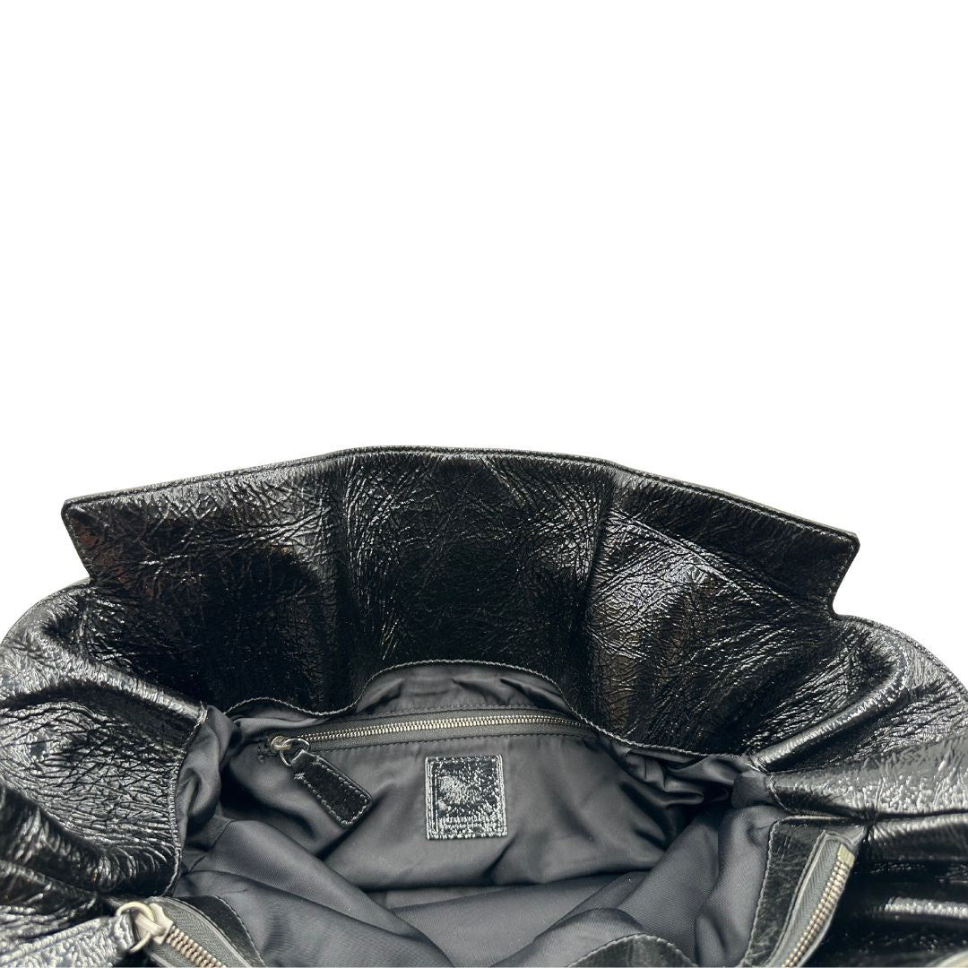 interno  Borsa Burberry in tessuto tartan e finiture in pelle verniciata nera, di lusso, originale, ottime condizioni. 