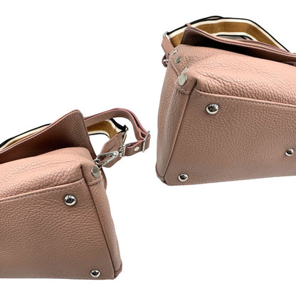 Morbida Postina in pelle rosa, munita di una tracolla in pelle e una multicolore in tessuto, di lusso, originale, eccellenti condizioni, usata.