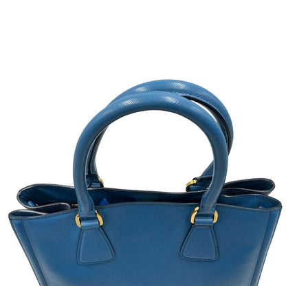 manici Borsa Prada in pelle saffiano in doppia tonalità di blu, munita di doppi manici, di lusso, originale, ottime condizioni. 