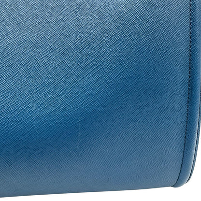 Borsa Prada in pelle saffiano in doppia tonalità di blu, munita di doppi manici, di lusso, originale, ottime condizioni. 