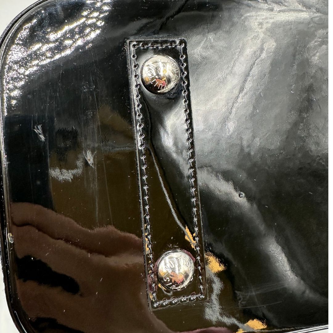Alma in pelle vernis epi nera nella versione PM, di lusso, originale, ottime condizioni, usata. 