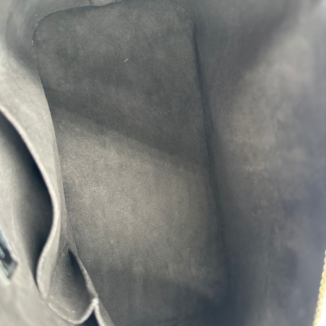 interno Alma in pelle vernis epi nera nella versione PM, di lusso, originale, ottime condizioni, usata. 
