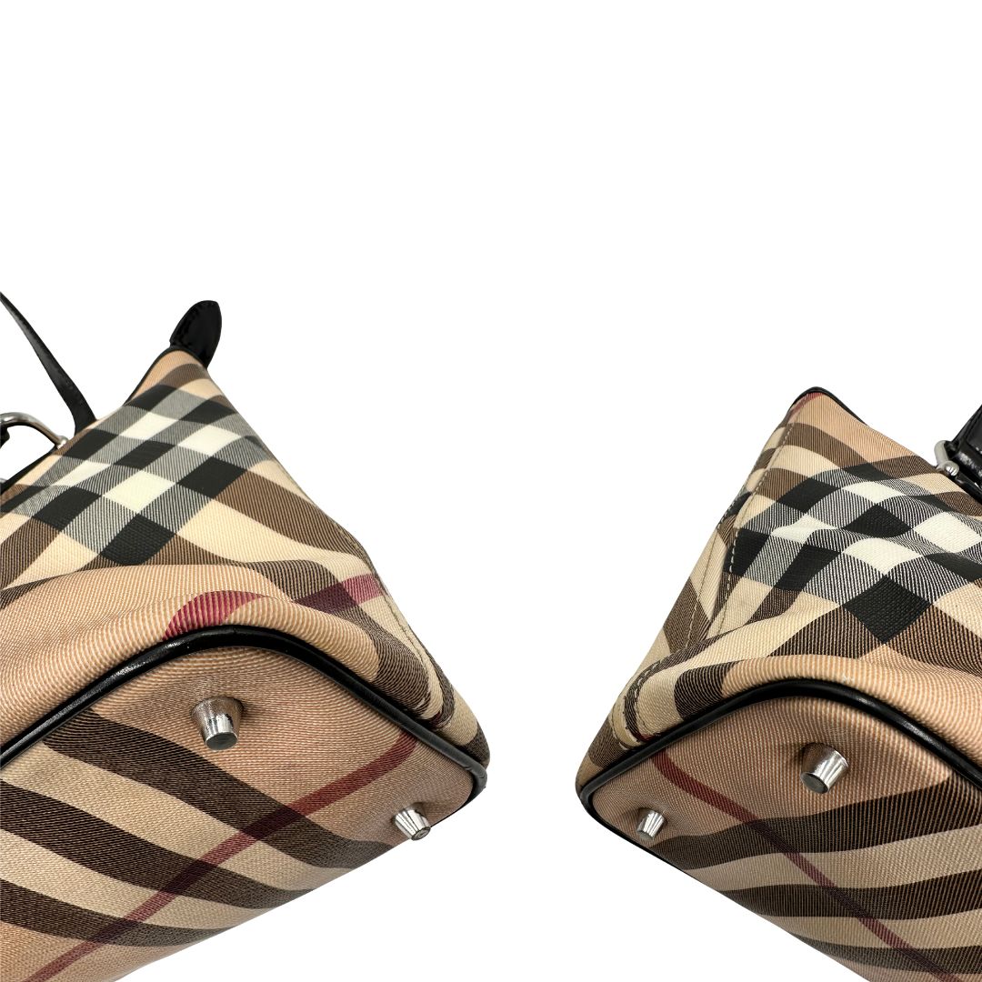 angoli Borsa Burberry in canvas trama tartan e finiture in pelle vernis nera, puoi portarla a spalla., di lusso, originale, ottime condizioni, usata- 