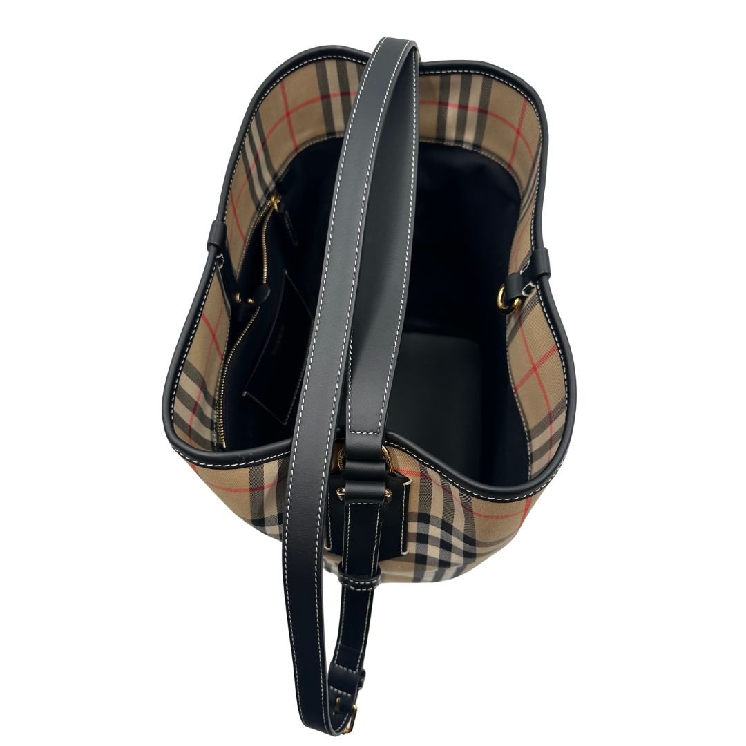 Borsa Burberry in tessuto beige trama tartan e finiture in pelle nera, indossabile a mano oppure a spalla. Originale, usato, di lusso, in condizioni eccellenti.