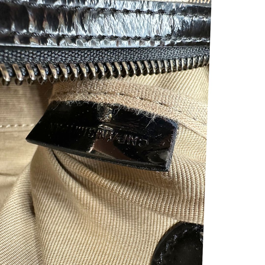 Codice, Bauletto Burberry in canvas beige tartan e finiture in pelle verniciata nera. Originale, usato, di lusso, in ottime condizioni.