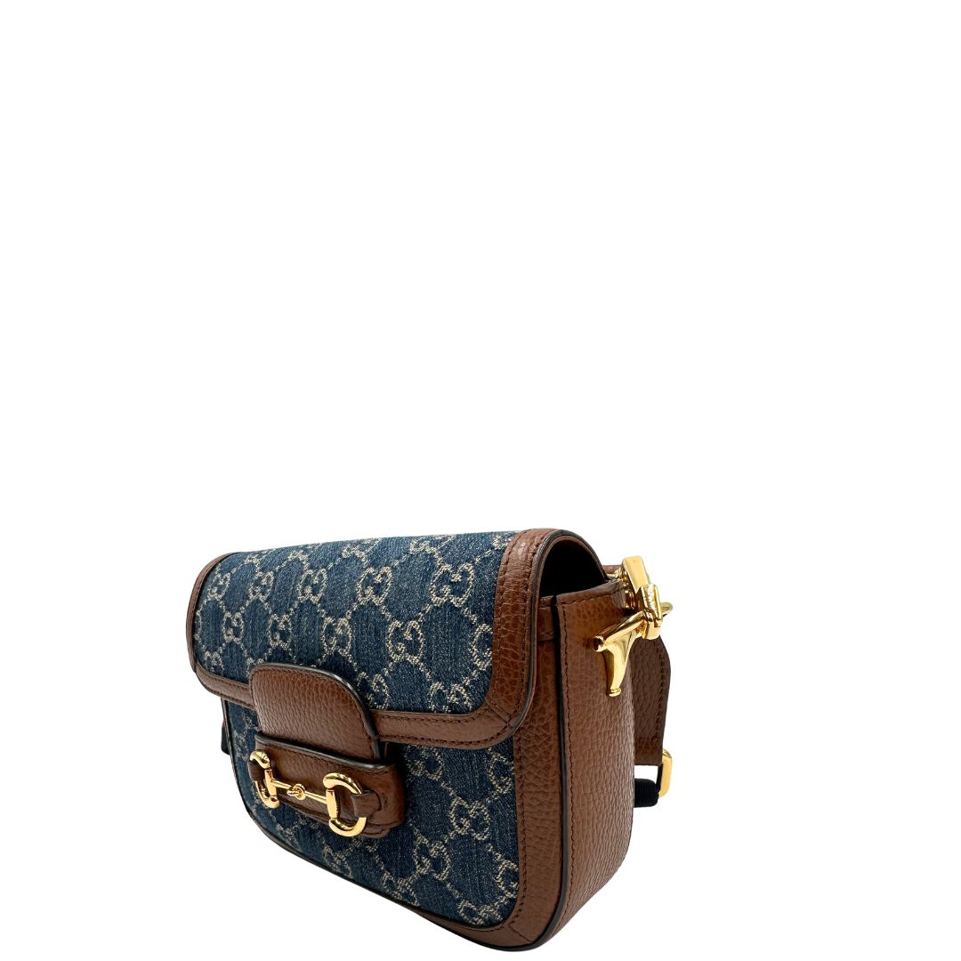 lato Borsa Gucci Horsebit in tessuto denim nella versione piccola, di lusso, originale, ottime condizioni, usata. 