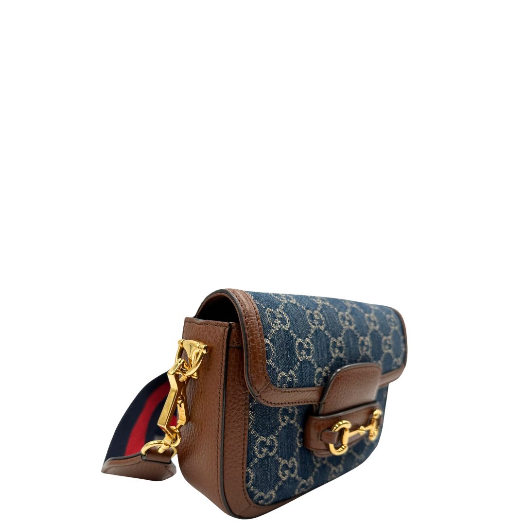 lato Borsa Gucci Horsebit in tessuto denim nella versione piccola, di lusso, originale, ottime condizioni, usata. 