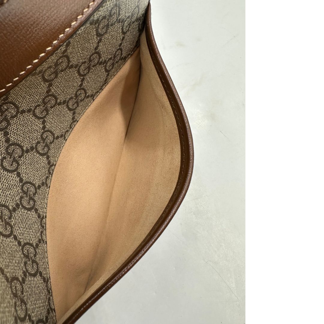 interno  Borsa Gucci Horsebit in canvas GG con finiture in pelle marroni, di lusso, originale, eccellenti condizioni, usata. 