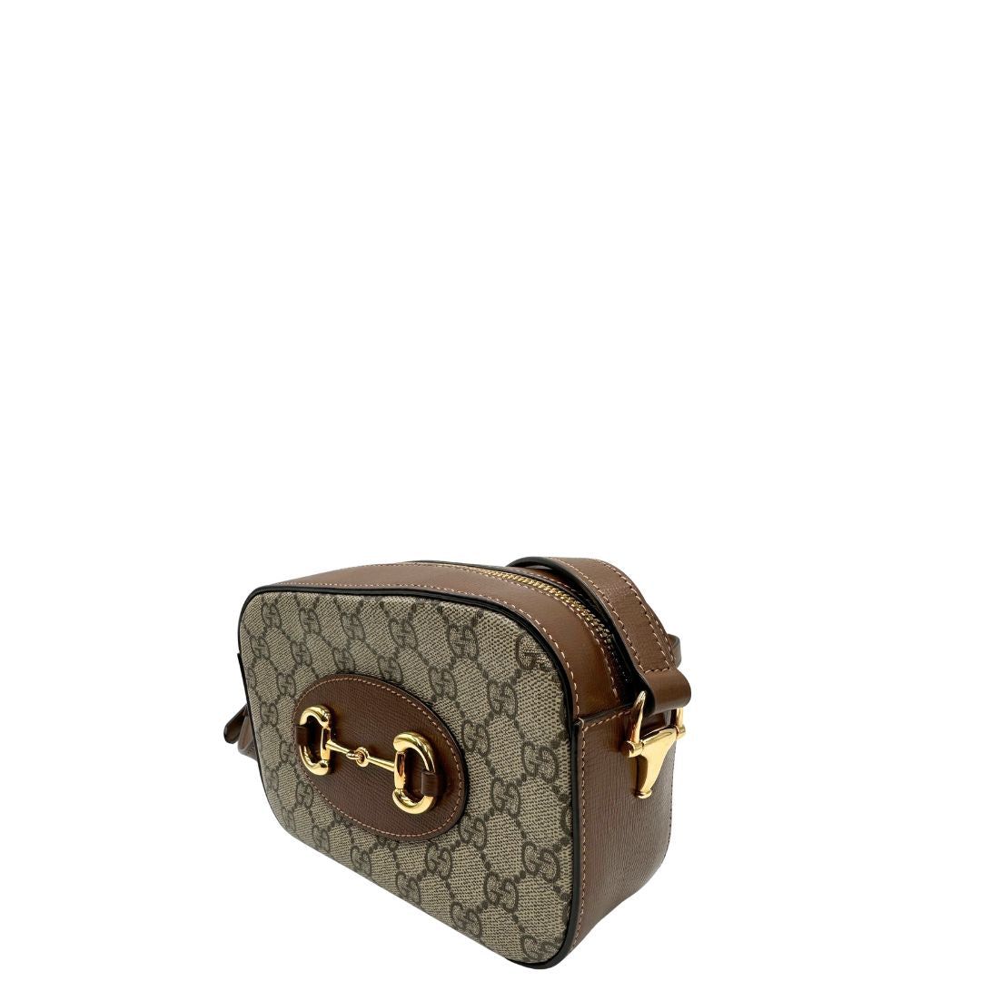 lato  Borsa Gucci Horsebit in canvas GG con finiture in pelle marroni, di lusso, originale, eccellenti condizioni, usata. 