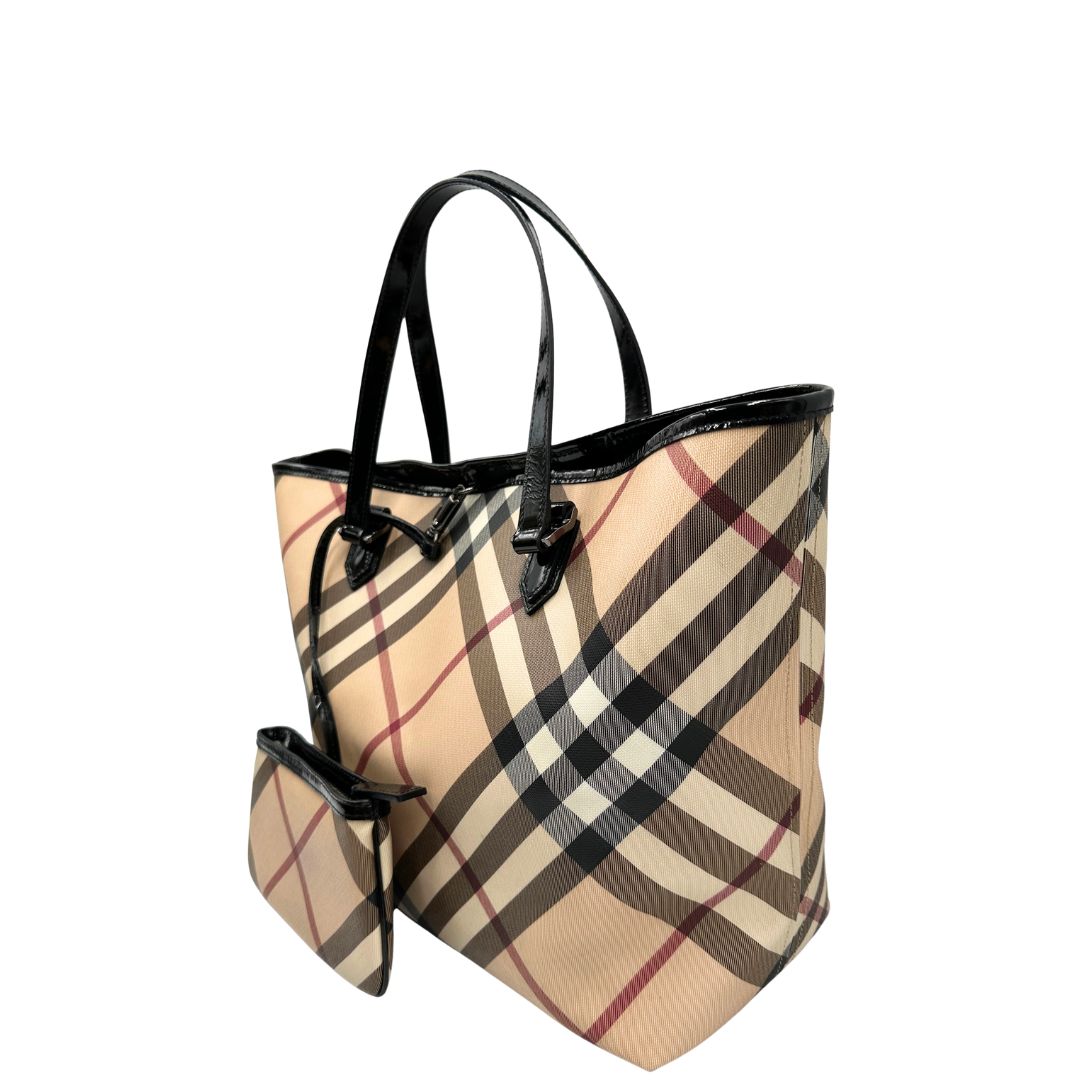 Borsa Burberry in canvas tartan e finiture in pelle verniciata nera, di lusso, originale, ottime condizioni.