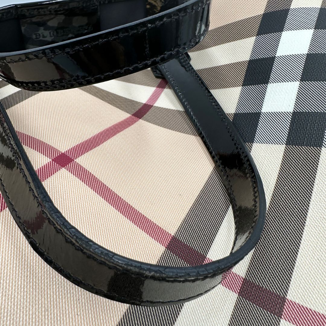 manici Borsa Burberry in canvas tartan e finiture in pelle verniciata nera, di lusso, originale, ottime condizioni.