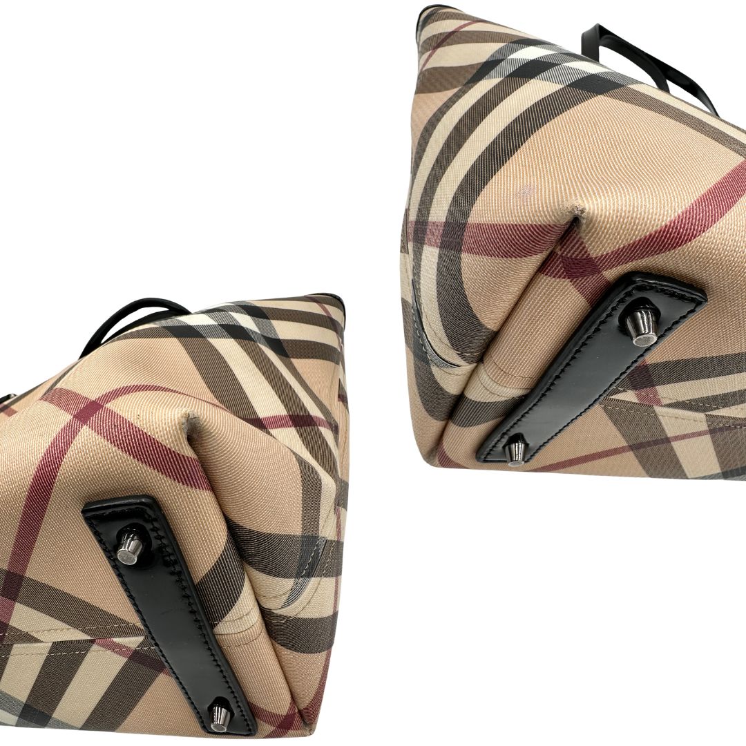 angoli Borsa Burberry in canvas tartan e finiture in pelle verniciata nera, di lusso, originale, ottime condizioni. 
