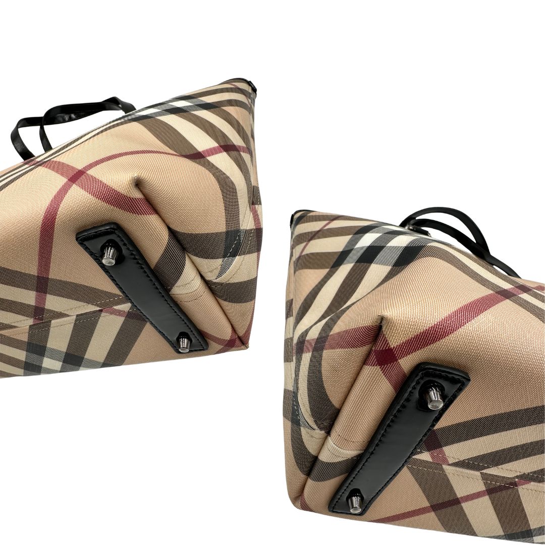 angoli Borsa Burberry in canvas tartan e finiture in pelle verniciata nera, di lusso, originale, ottime condizioni. 