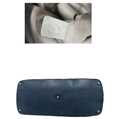 base  Borsa Chanel in pelle di vitello trapuntata blu, di lusso, originale, ottime condizioni, usata. 
