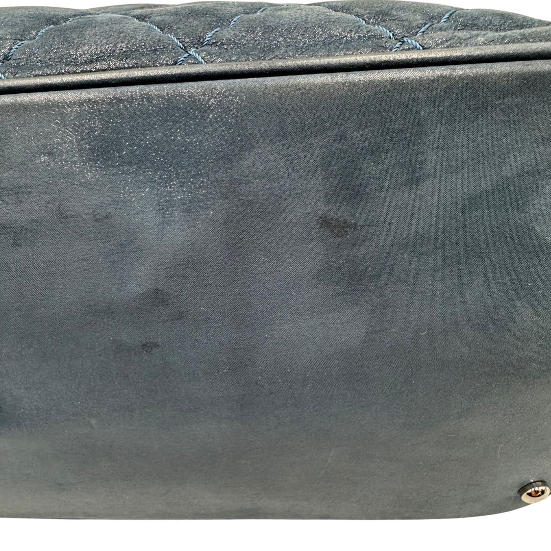 Borsa Chanel in pelle di vitello trapuntata blu, di lusso, originale, ottime condizioni, usata.