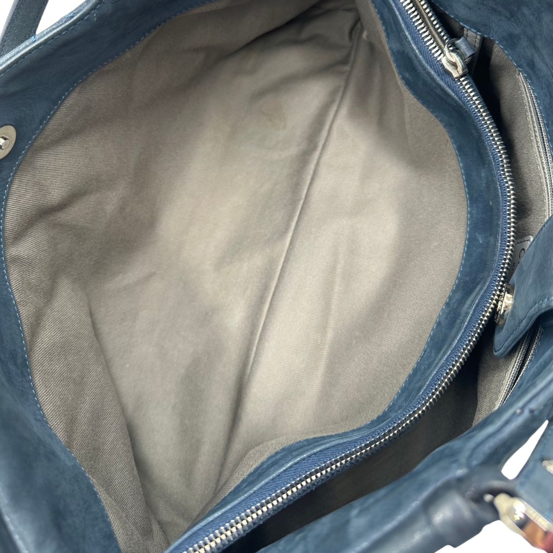  Borsa Chanel in pelle di vitello trapuntata blu, di lusso, originale, ottime condizioni, usata.