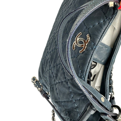  Borsa Chanel in pelle di vitello trapuntata blu, di lusso, originale, ottime condizioni, usata.