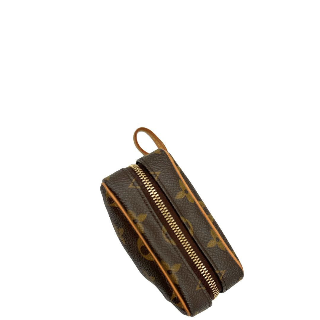 chiusura Pochette LV Wapity in canvas marrone monogram, di lusso, originale, ottime condizioni, usata. 