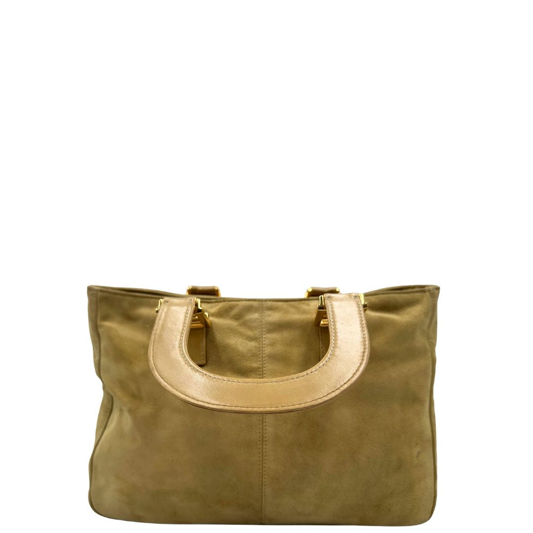 retro Borsa Fendi in morbida pelle scamosciata, munita di doppi manici in pelle liscia e impreziosita da doppie F al di sotto dei manici, di lusso, originale, buone condizioni, usata. 