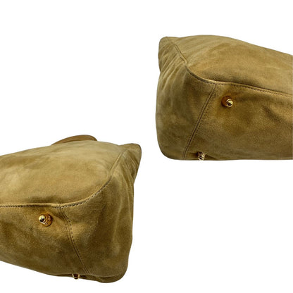 angoli Borsa Fendi in morbida pelle scamosciata, munita di doppi manici in pelle liscia e impreziosita da doppie F al di sotto dei manici, di lusso, originale, buone condizioni, usata.