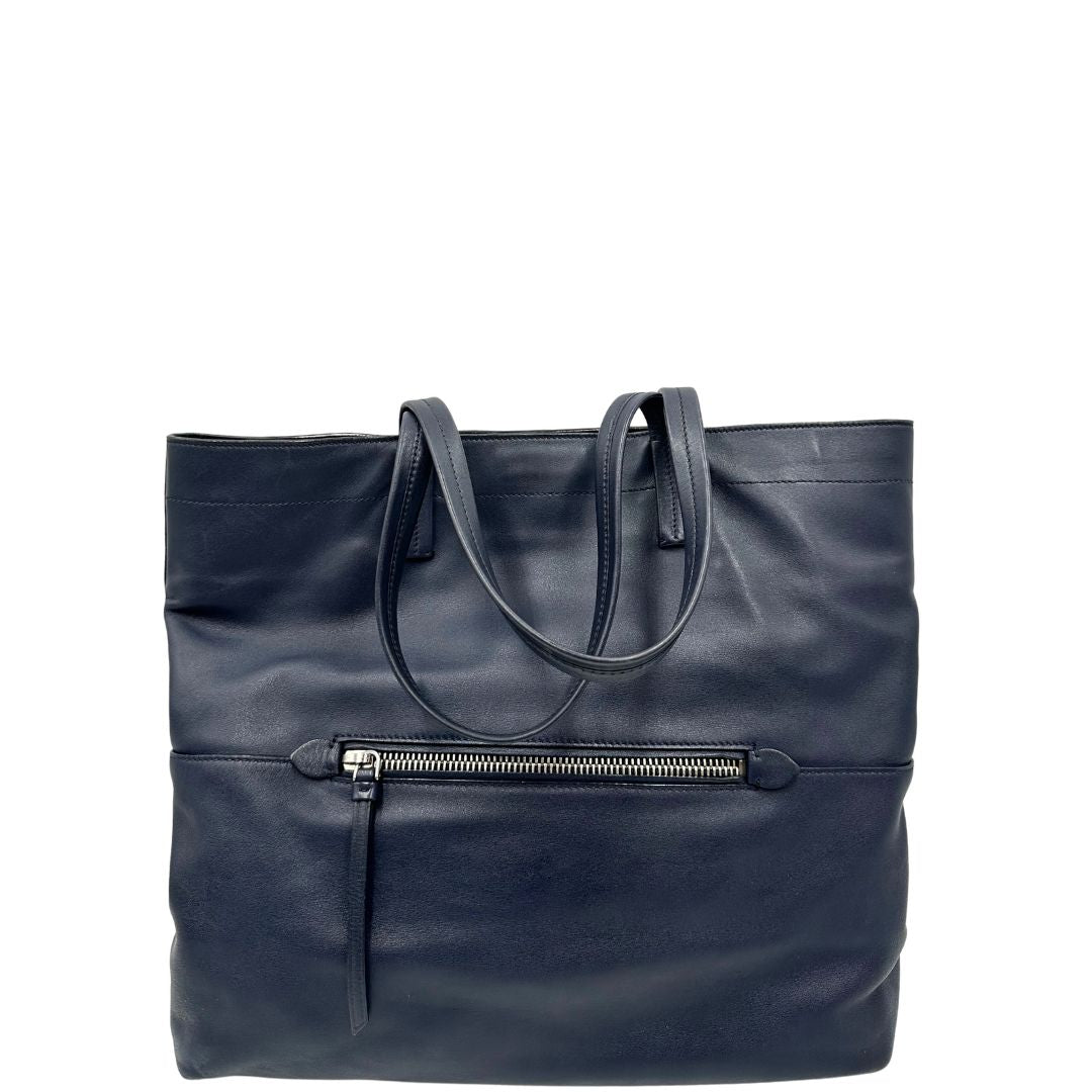 Retro, Borsa Miu Miu in pelle blu notte, indossabile a spalla. Originale, usata, di lusso, in ottime conddizioni.