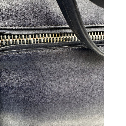  Borsa Miu Miu in pelle blu notte, indossabile a spalla. Originale, usata, di lusso, in ottime conddizioni.