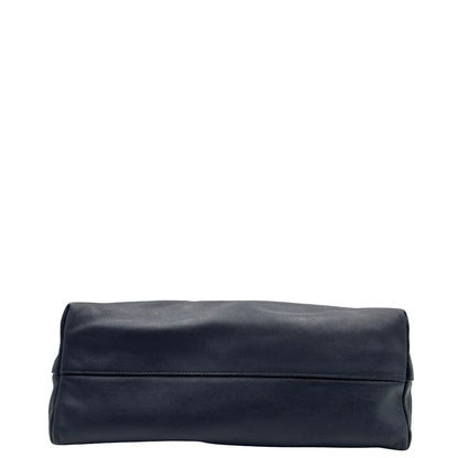 Base, Borsa Miu Miu in pelle blu notte, indossabile a spalla. Originale, usata, di lusso, in ottime conddizioni.