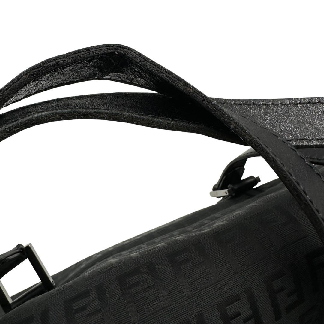 Borsa Fendi nera trama Zucchino, munita di doppi manici, di lusso, originale, ottime condizioni, usata.