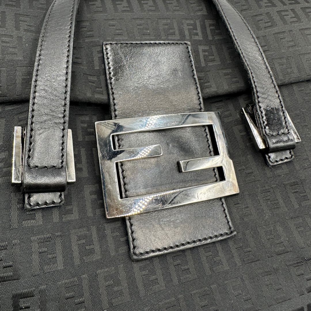 Borsa Fendi nera trama Zucchino, munita di doppi manici, di lusso, originale, ottime condizioni, usata.