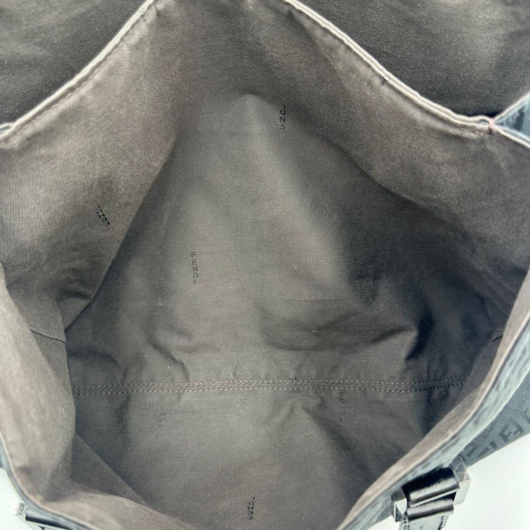 interno Borsa Fendi nera trama Zucchino, munita di doppi manici, di lusso, originale, ottime condizioni, usata.