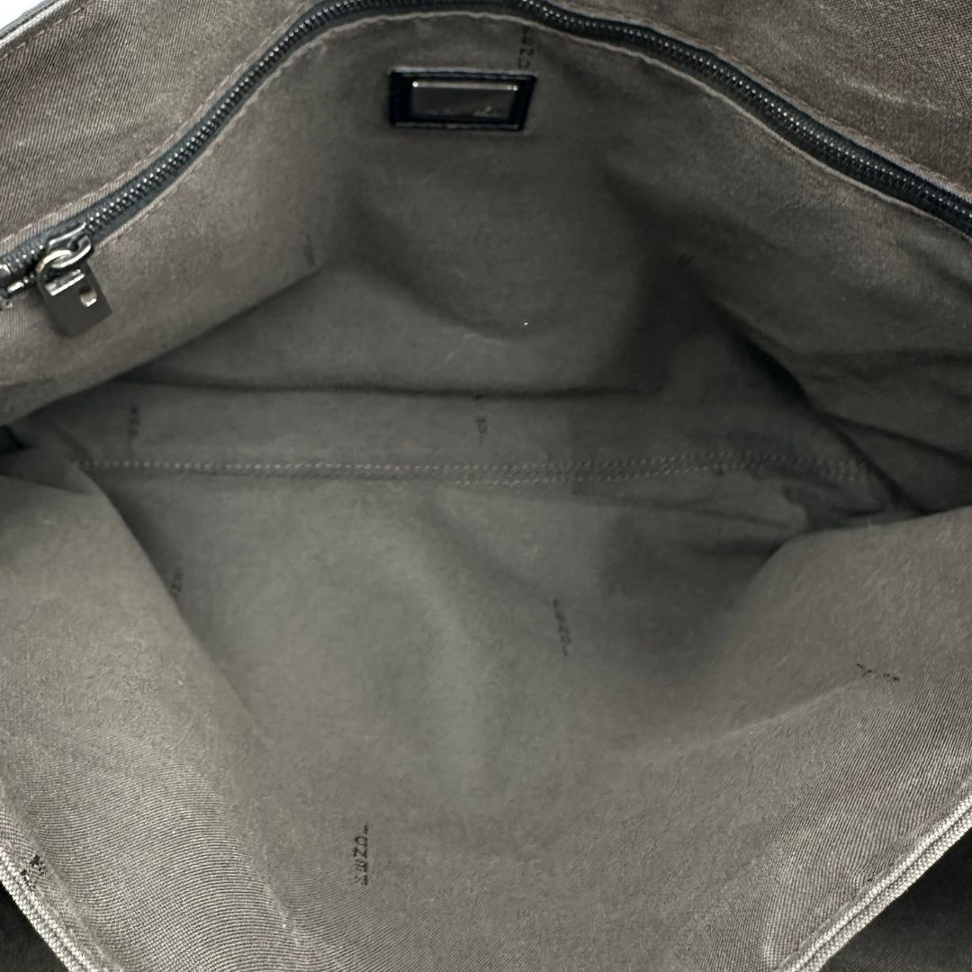 interno Borsa Fendi nera trama Zucchino, munita di doppi manici, di lusso, originale, ottime condizioni, usata.