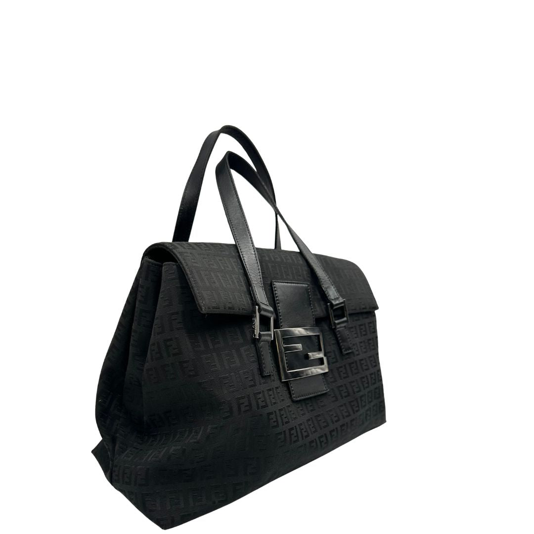 lato Borsa Fendi nera trama Zucchino, munita di doppi manici, di lusso, originale, ottime condizioni, usata. 