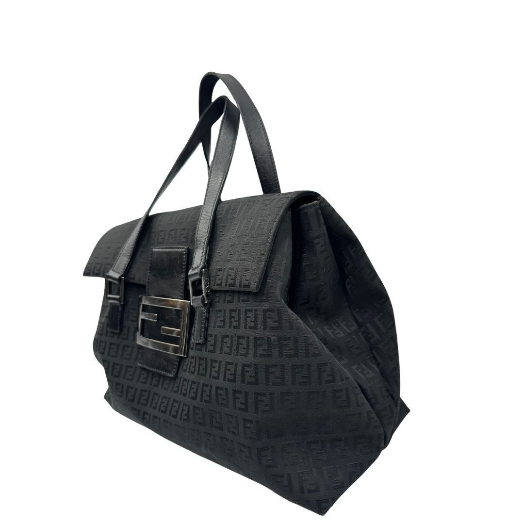 lato Borsa Fendi nera trama Zucchino, munita di doppi manici, di lusso, originale, ottime condizioni, usata. 