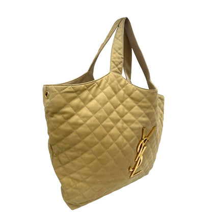 Saint Laurent Icare Maxi Shopping Bag in pelle trapuntata color avorio, impreziosita dall’iconico maxi logo Cassandre dorato frontale, di lusso, originale.