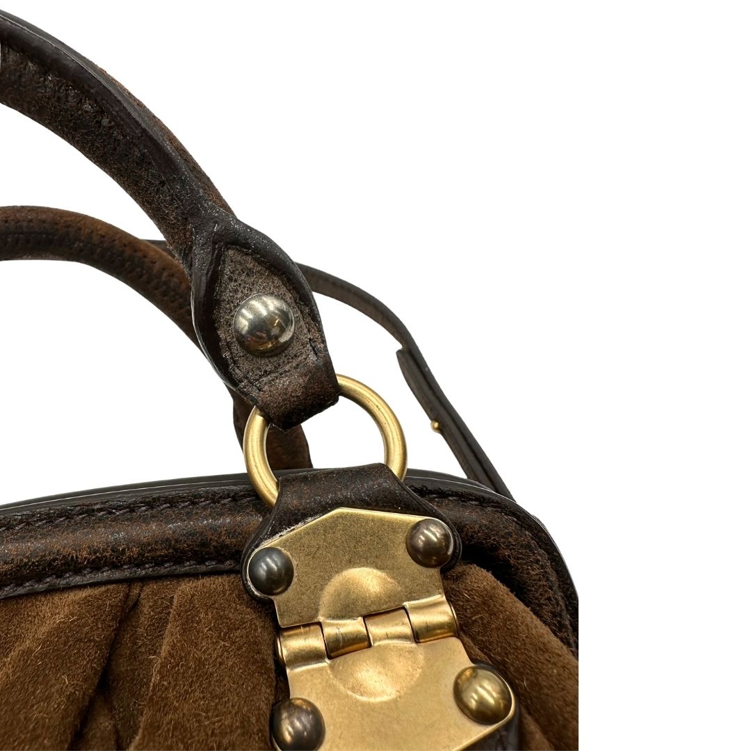  Borsa Miu Miu in pelle scamosciata marrone, indossabile anche a tracolla, di lusso, originale, ottime condizioni, usata.