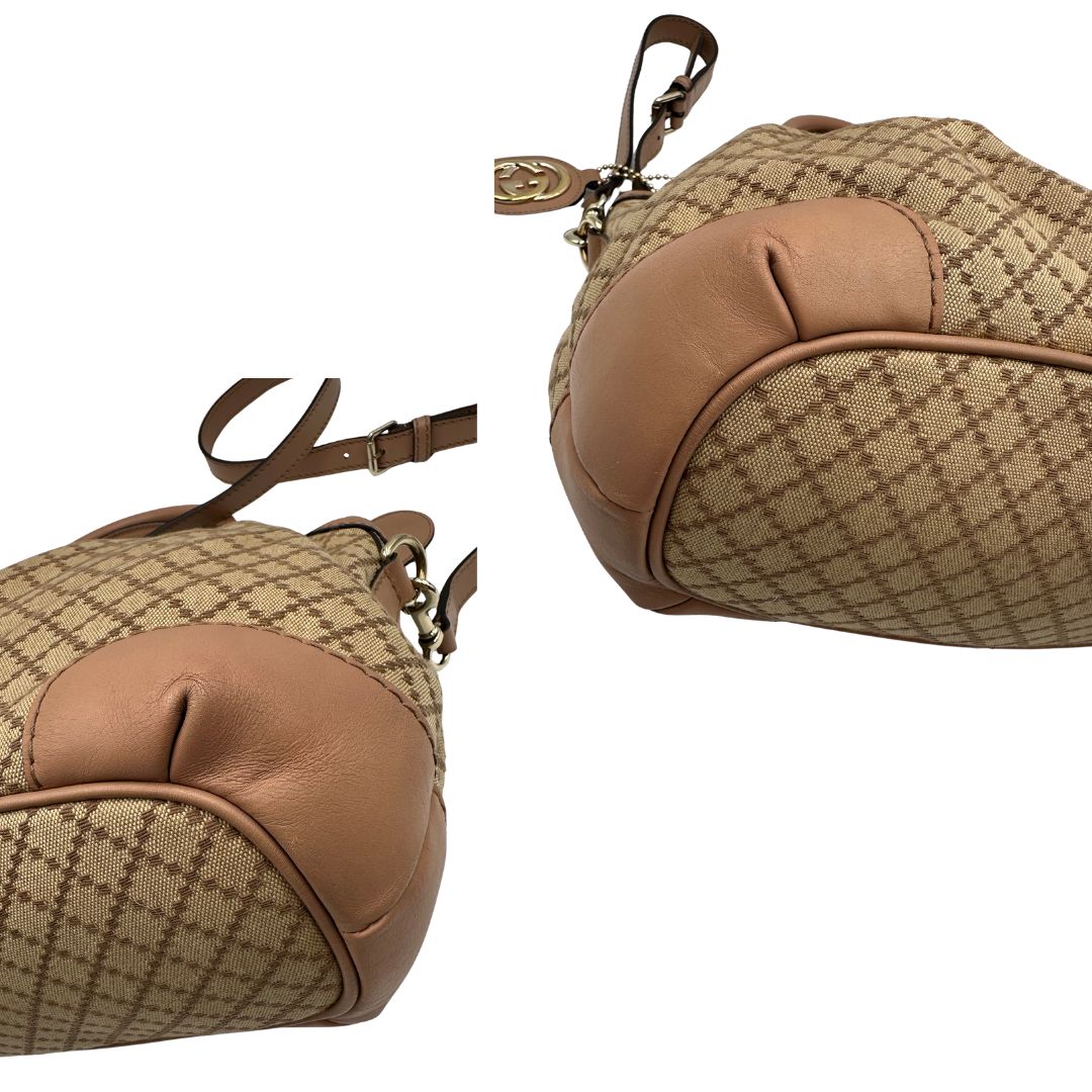 angoli Borsa Gucci Diamante in tessuto beige con finiture in pelle rosa, munita di doppi manici e una tracolla amovibile e regolabile, di lusso, originale, ottime condizioni, usata. 