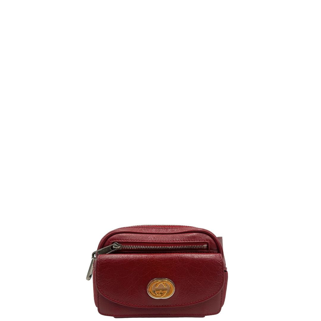 front Marsupio Gucci Marmont in pelle rossa, con dettagli metallici dorati e argentati, di lusso, originale, ottime condizioni, usata. 