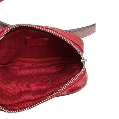 interno Marsupio Gucci Marmont in pelle rossa, con dettagli metallici dorati e argentati, di lusso, originale, ottime condizioni, usata. 