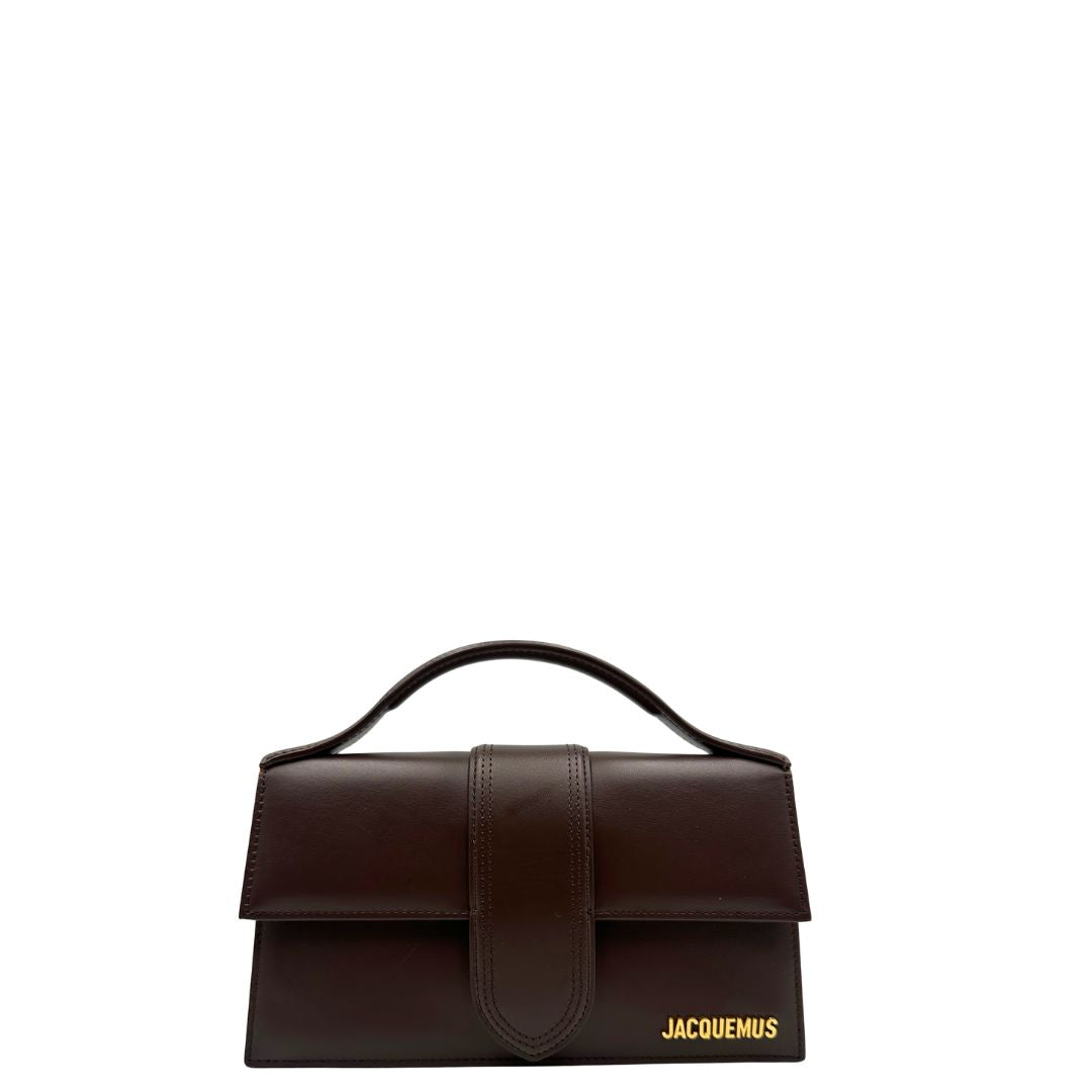 Front, Borsa Jacquemus nella versione Le Grand Bambino in pelle color marrone cioccolato, da portare a mano o a tracolla. Originale, usata, di lusso, in ottime condizioni.