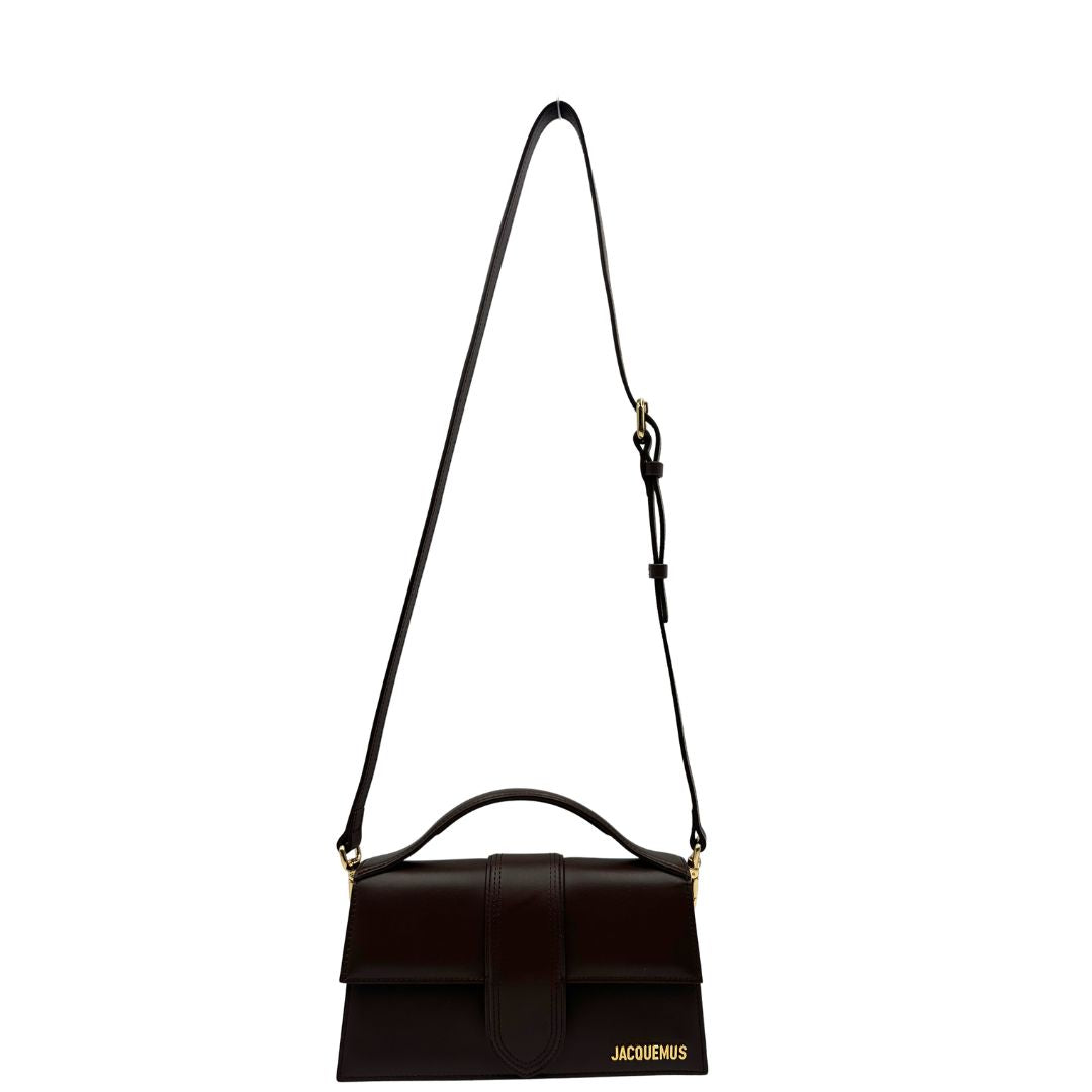 Front, Borsa Jacquemus nella versione Le Grand Bambino in pelle color marrone cioccolato, da portare a mano o a tracolla. Originale, usata, di lusso, in ottime condizioni.