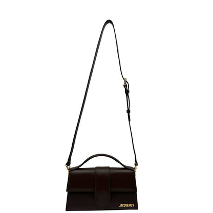 Front, Borsa Jacquemus nella versione Le Grand Bambino in pelle color marrone cioccolato, da portare a mano o a tracolla. Originale, usata, di lusso, in ottime condizioni.