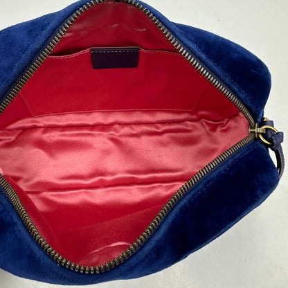 Camera Bag Gucci blu velvet e hardware dorato, indossabile a tracolla, di lusso, originale, ottime condizioni, usata.