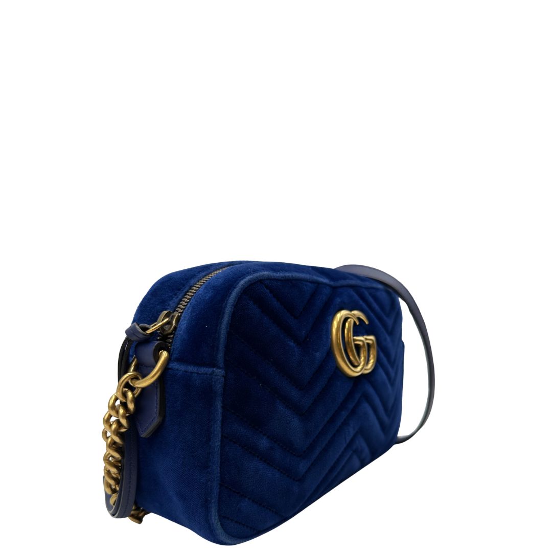 Camera Bag Gucci blu velvet e hardware dorato, indossabile a tracolla, di lusso, originale, ottime condizioni, usata.