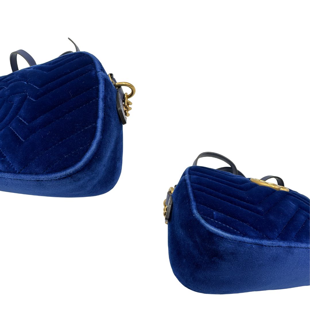 angoli Camera Bag Gucci blu velvet e hardware dorato, indossabile a tracolla, di lusso, originale, ottime condizioni, usata. 