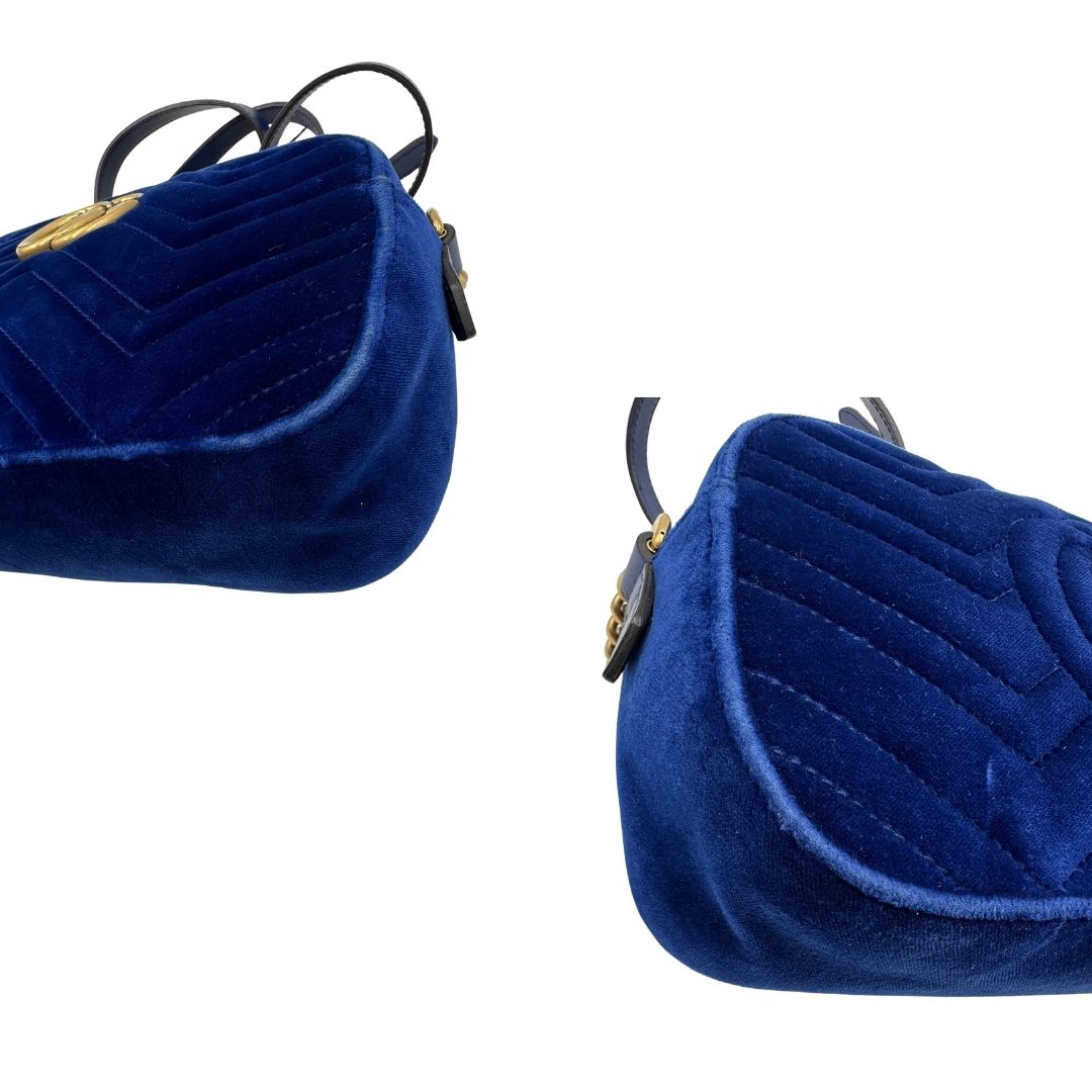 angoli Camera Bag Gucci blu velvet e hardware dorato, indossabile a tracolla, di lusso, originale, ottime condizioni, usata.