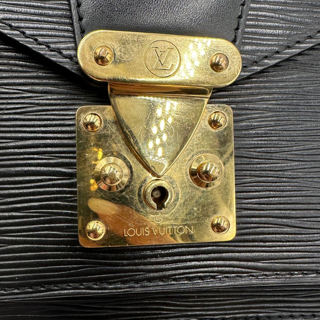  Borsa LV in pelle epi nera con hardware dorato; puoi portarla a mano, a spalla o a tracolla, di lusso, originale, ottime condizioni. 