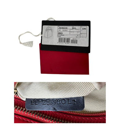 Borsa V. G. in pelle rossa impreziosita da borchie piramidali dorate, di lusso, originale, ottime condizioni, usata. 